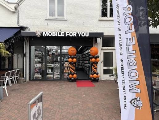 De winkel van Mobile For You aan de Markt in Wijchen