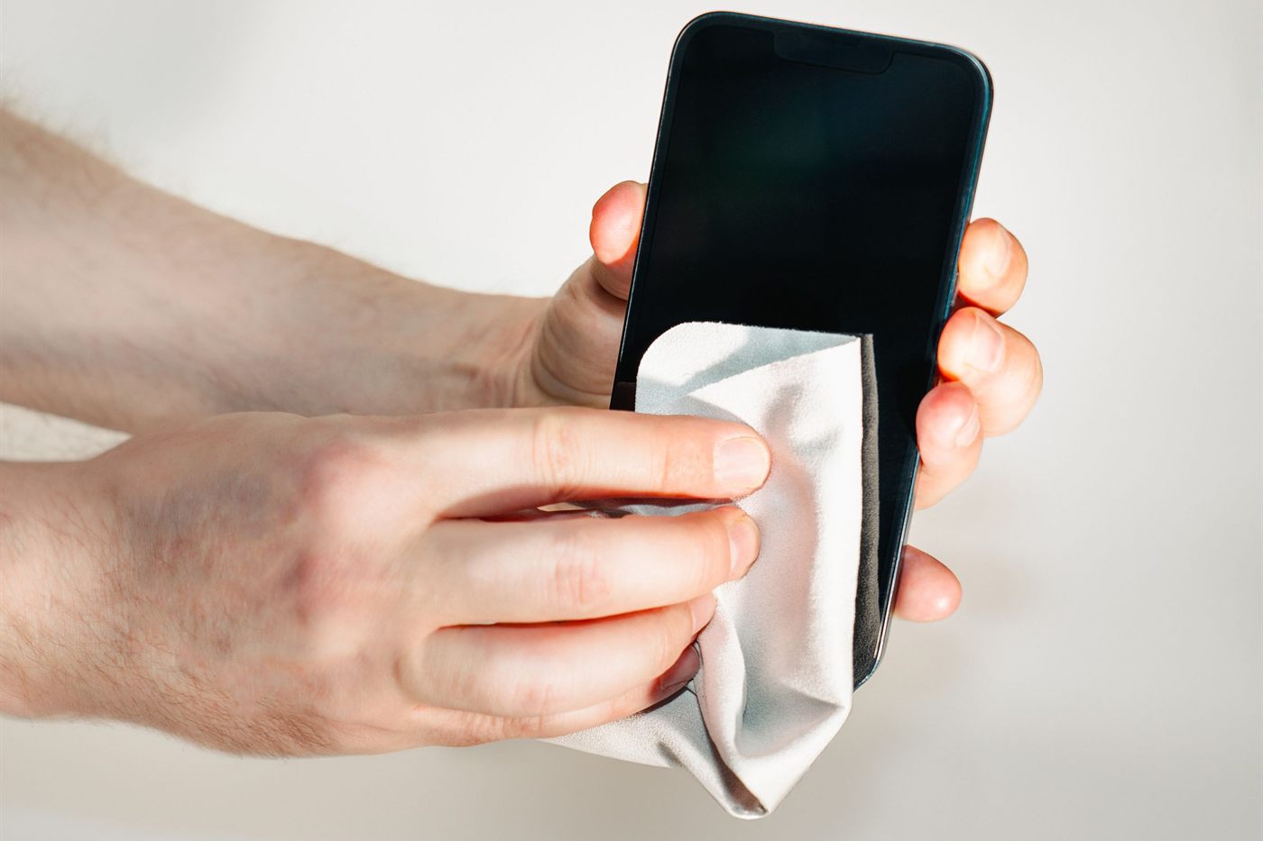 Telefoon veilig schoonmaken en desinfecteren